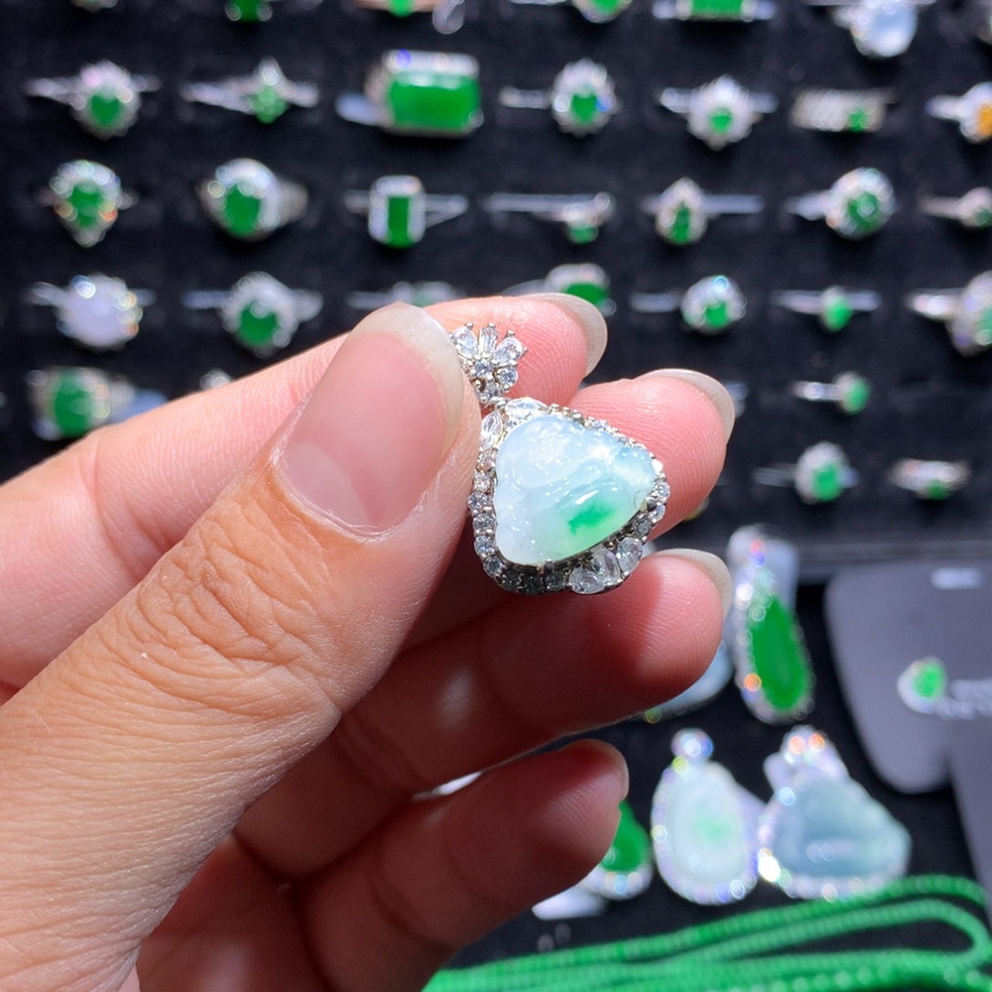 翡翠银S925镶嵌颈饰翡翠