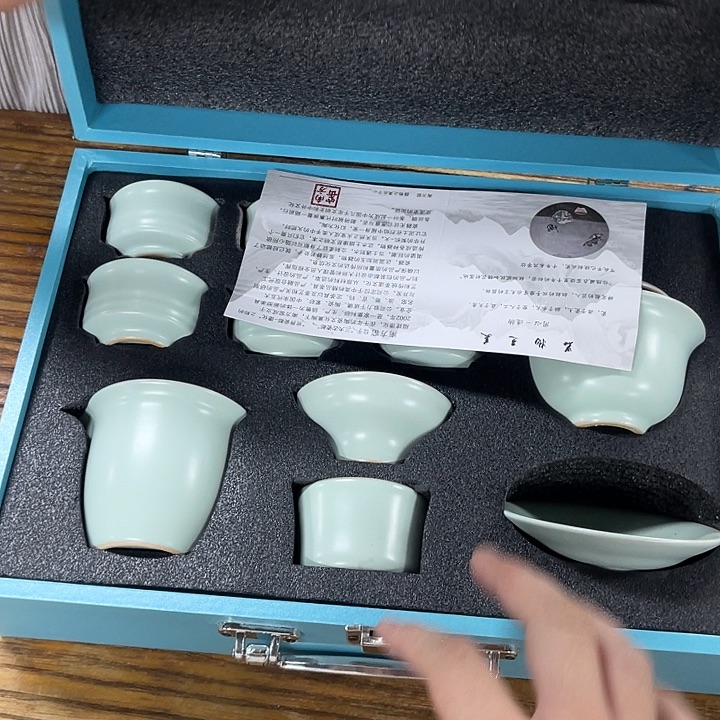 孤品茶具套装等。        