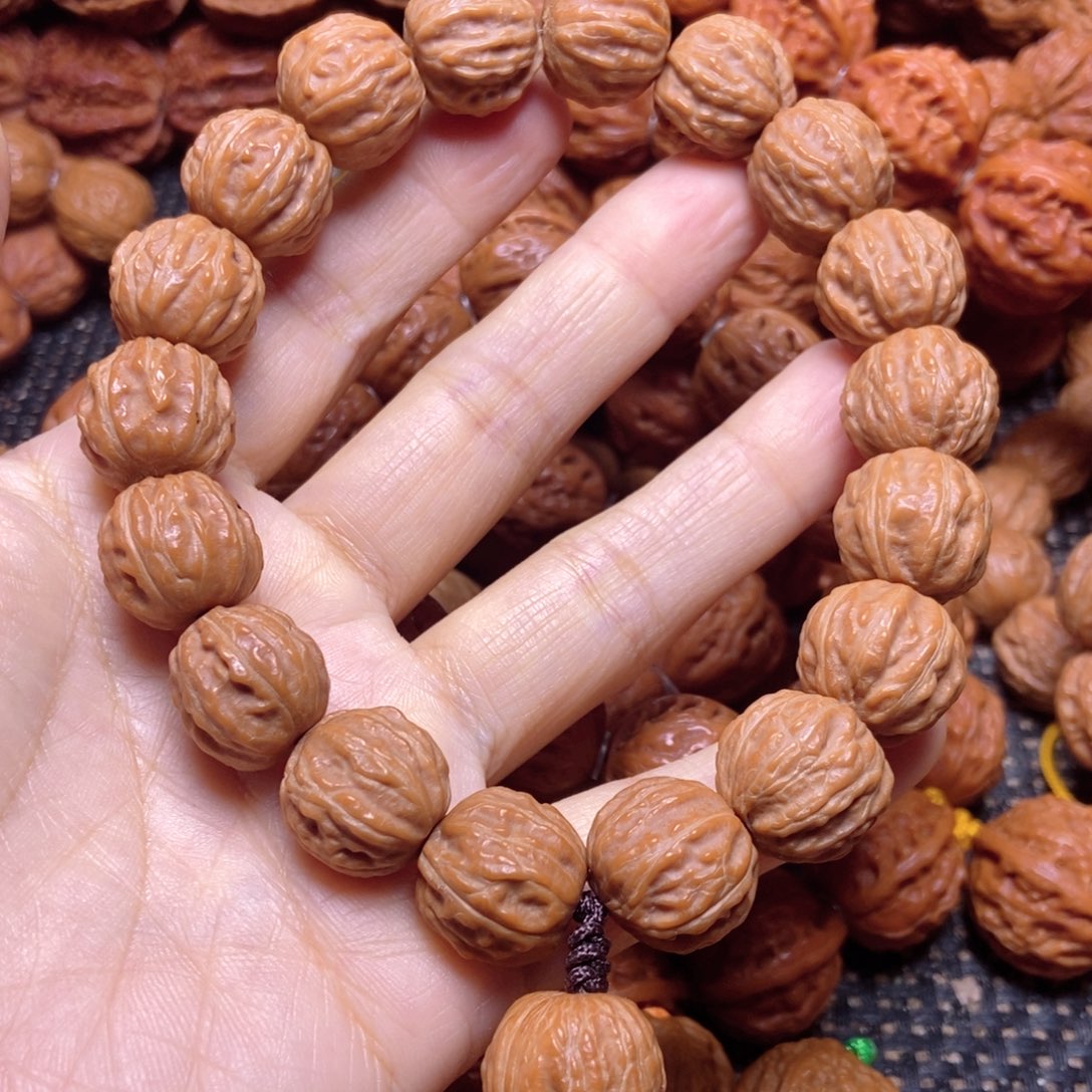 碎****吊坠桃核树王手持