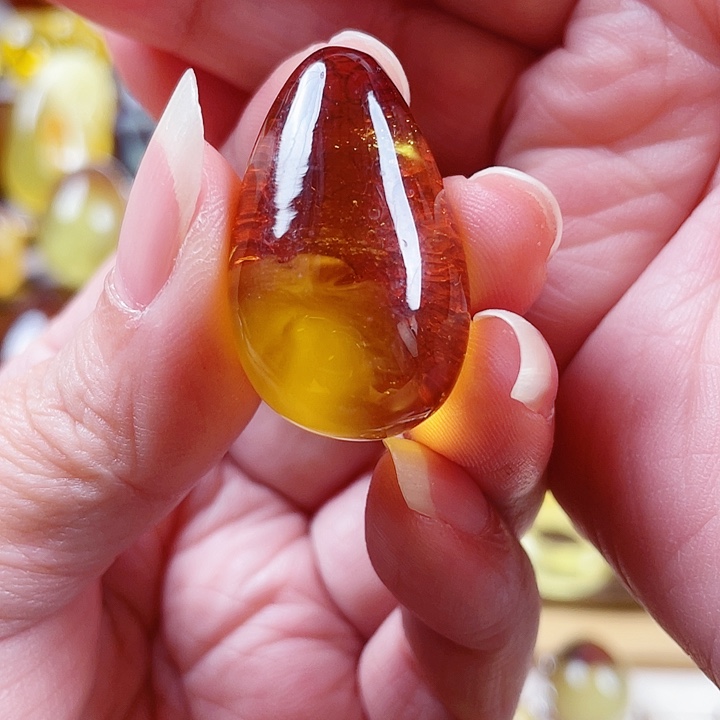 青***青琥珀未镶嵌裸石挂件