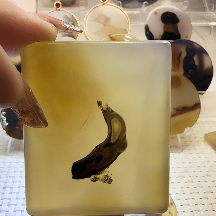 玛瑙/玉髓未镶嵌珠宝奇石