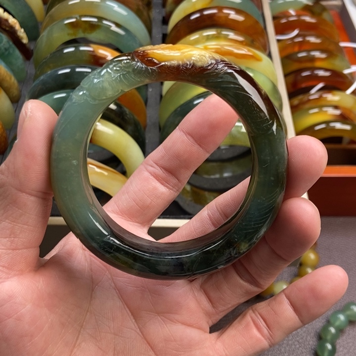 蛇纹石玉手镯未镶嵌想****天