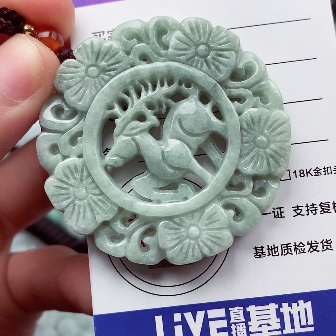 翡翠挂件未镶嵌翡翠