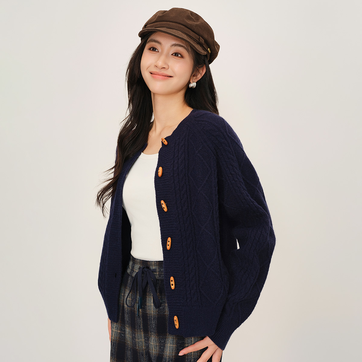 【流光风穿搭】茵曼25秋季牛角扣圆领开衫毛衣纯色时尚百搭外套