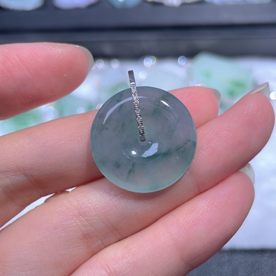 翡翠18K金镶嵌颈饰翡翠