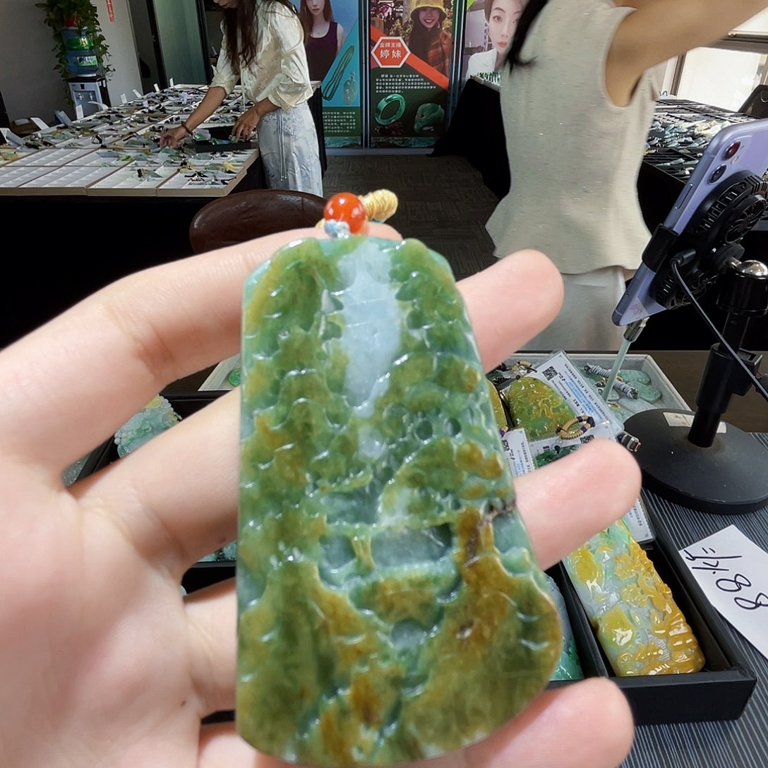 颈饰未镶嵌翡翠一