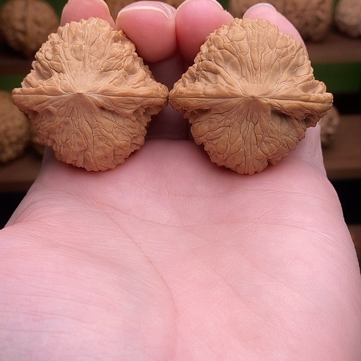 加***带吊坠文玩核桃全品无修绣球