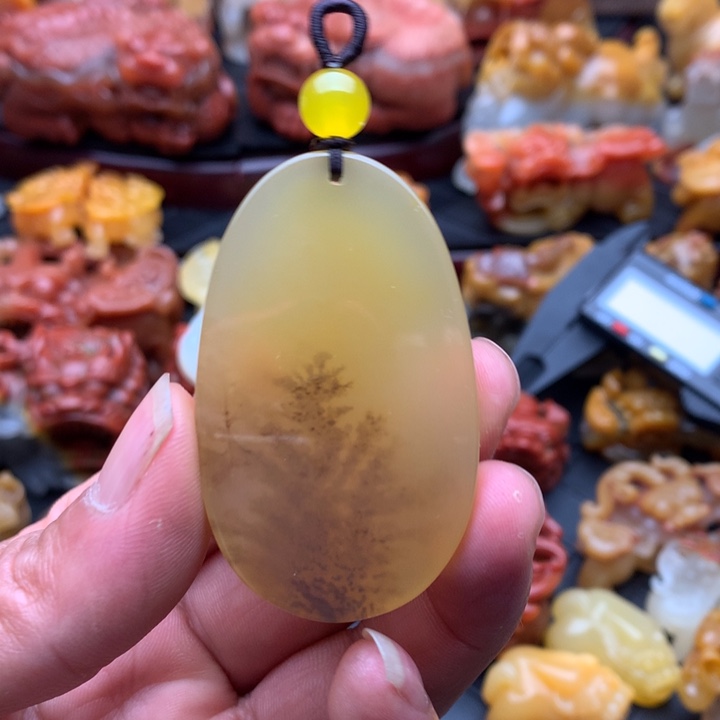 石英质玉（黄龙玉）黄龙玉挂件草花未镶嵌龙**主