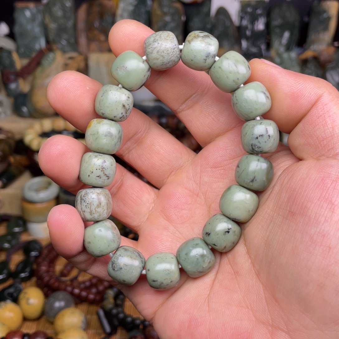 岫岩河磨玉（透闪石质玉）未镶嵌颈饰14×12.5