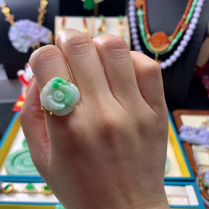 翡翠戒指未镶嵌翡翠花戒指