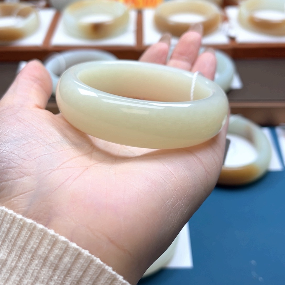 未镶嵌手镯和田玉（糖玉）