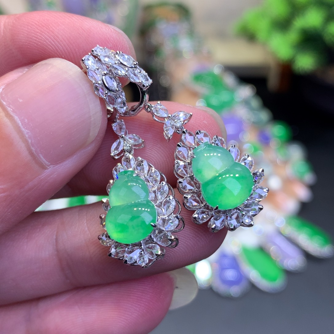 18K金镶嵌翡翠耳饰