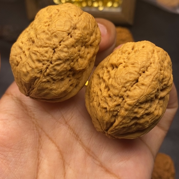 文玩核桃把件43尺脑纹金蟾