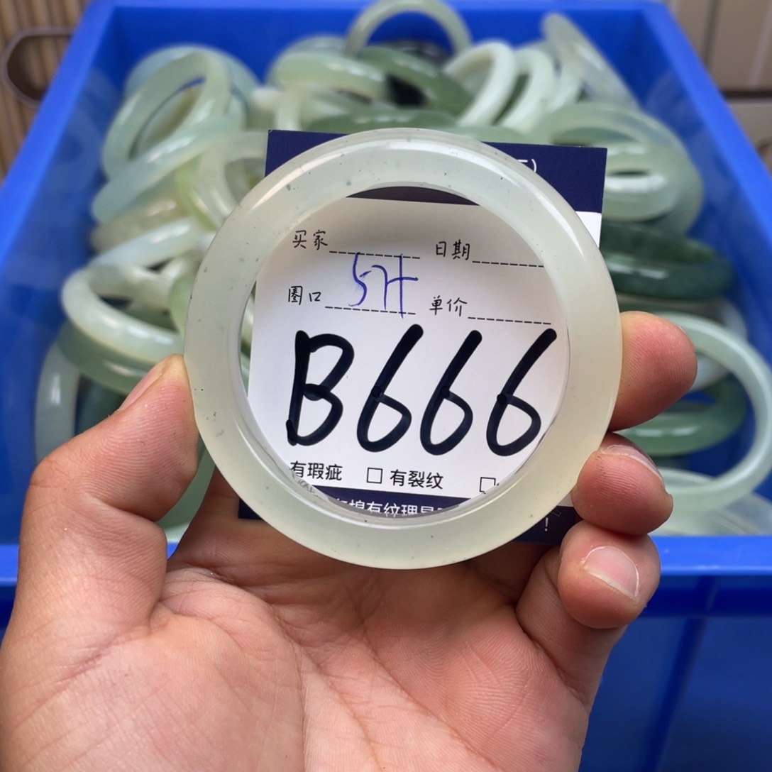 岫玉手镯手镯未镶嵌