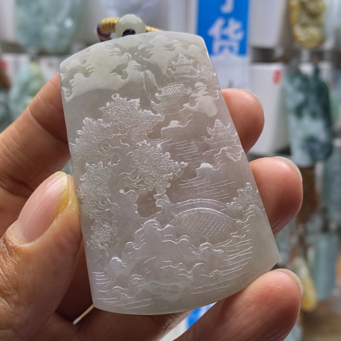 翡翠颈饰未镶嵌山水