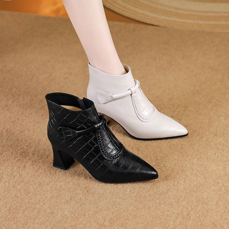 冬季新款真皮短靴女/牛皮/34-42/9746尖头粗跟米白色靴子大码女靴