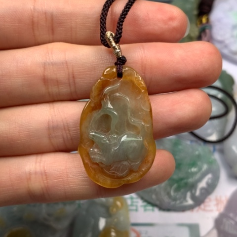 翡翠颈饰未镶嵌翡翠