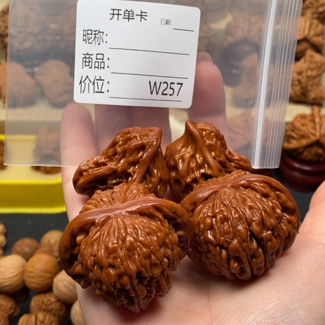 辉***子把件文玩核桃文玩的好的人都是有钱有钱的人