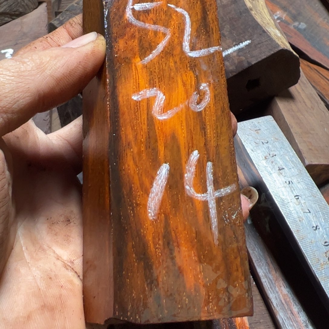 用***8交趾黄檀（大红酸枝）