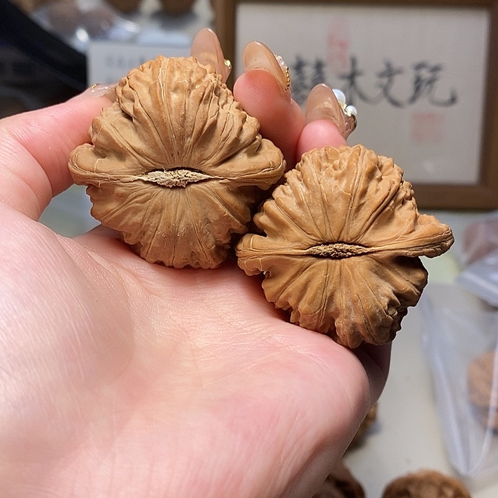 文玩核桃吊坠45白狮子