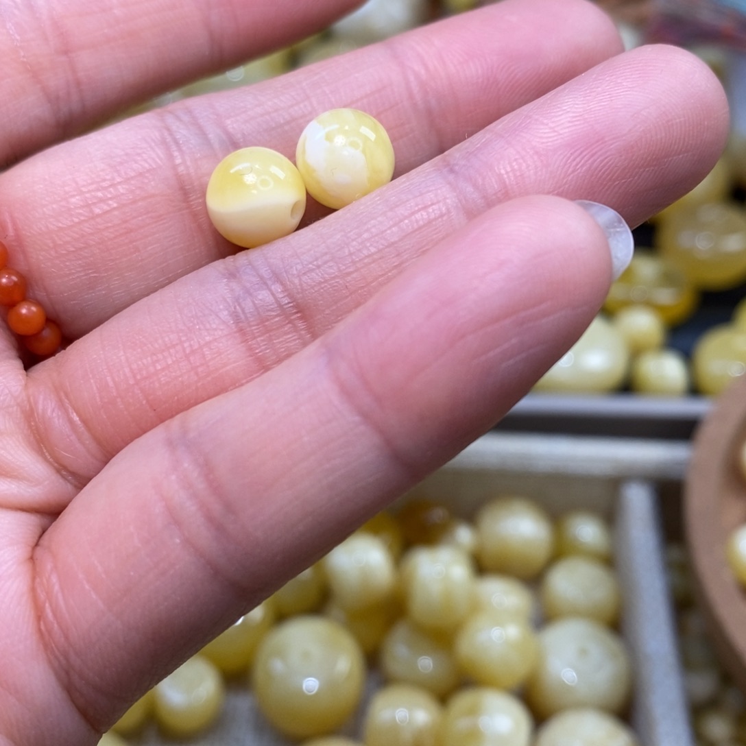 大***王琥珀未镶嵌裸石蜜蜡配珠