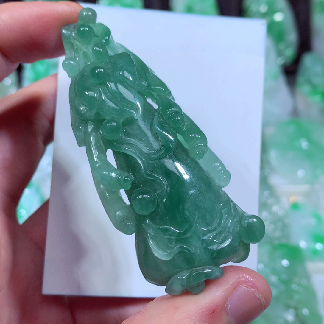 翡翠颈饰未镶嵌危地马拉翡翠