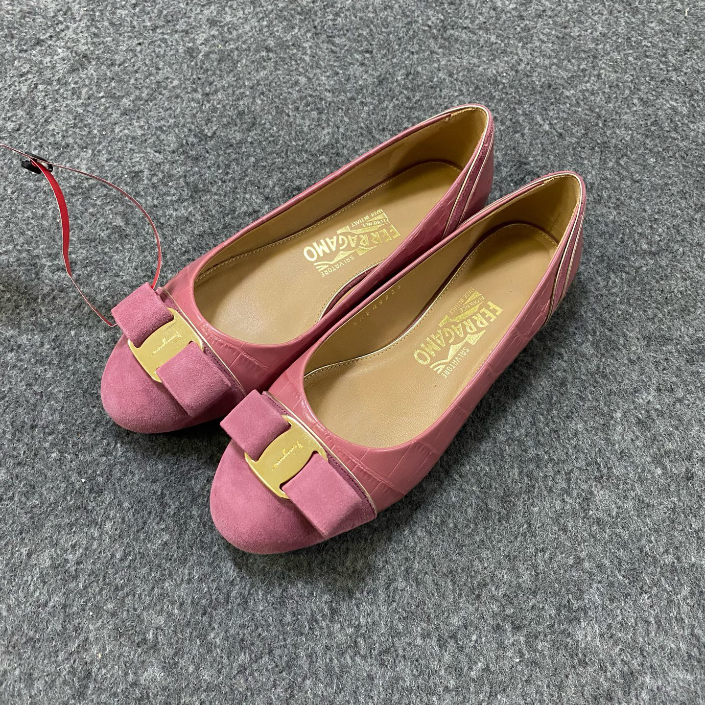 95新 FERRAGAMO/菲拉格慕 头层牛皮 休闲单鞋36.5码/20521