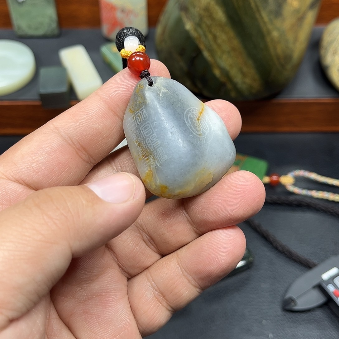 和田玉未镶嵌颈饰