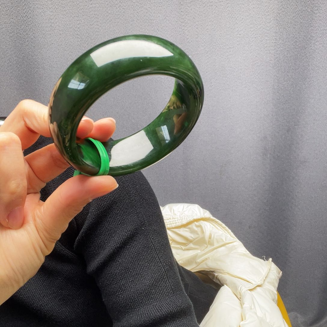 桔***4和田玉未镶嵌手镯