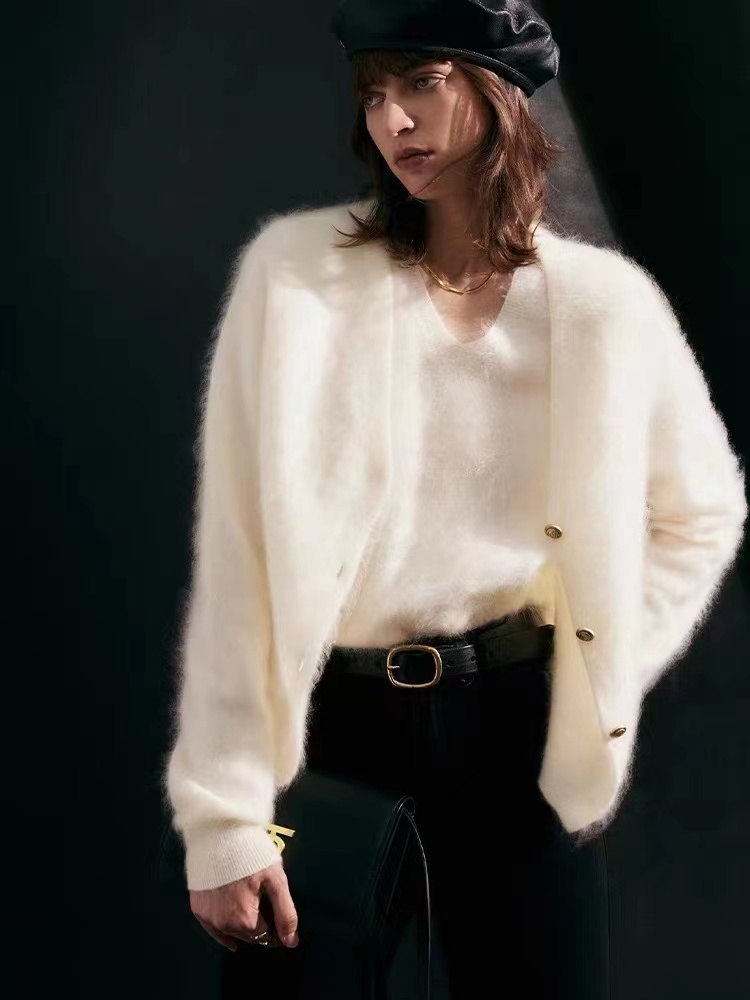 精品针织衫一件