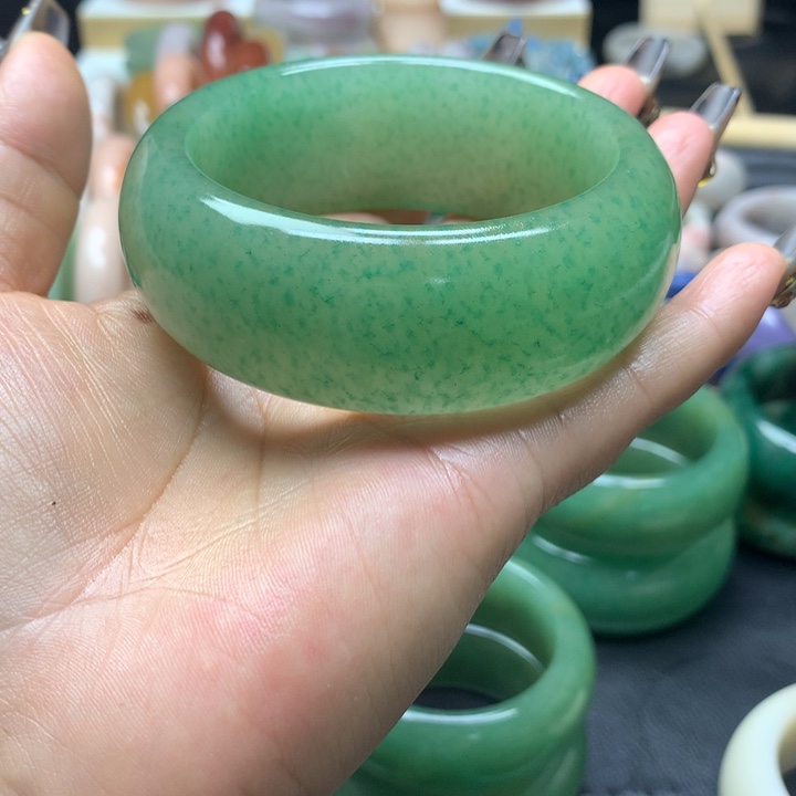 未镶嵌手镯石英质玉小**姐