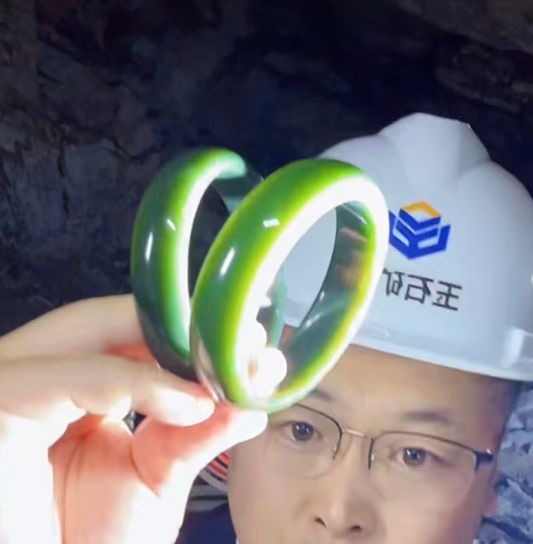 《抖音官方质检发货正品保真》天然和田玉手镯多样性发货一个LX"