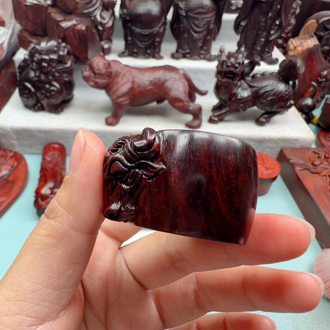 小叶紫檀把件静**尘牛头扳指