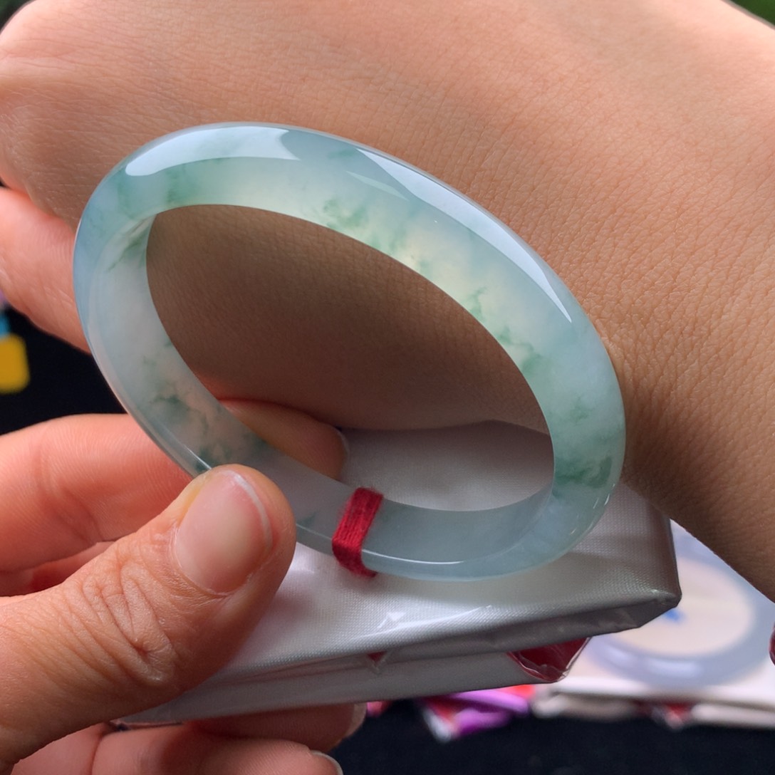 翡翠手镯未镶嵌手镯