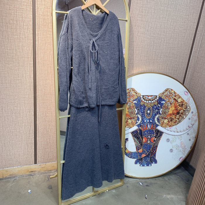 BS405孕妇灰色毛衣裙两件套90-150