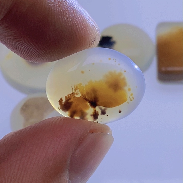 玛瑙/玉髓颈饰未镶嵌庄**蝶