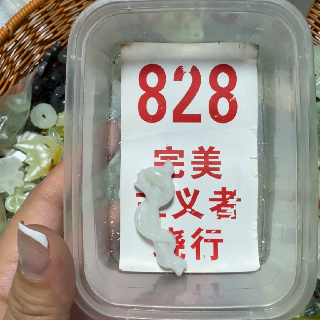 透闪石-蛇纹石玉吊坠足银镀金镶嵌