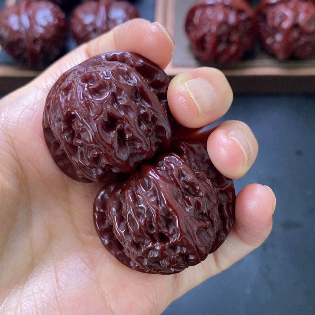 文玩核桃吊坠白狮子