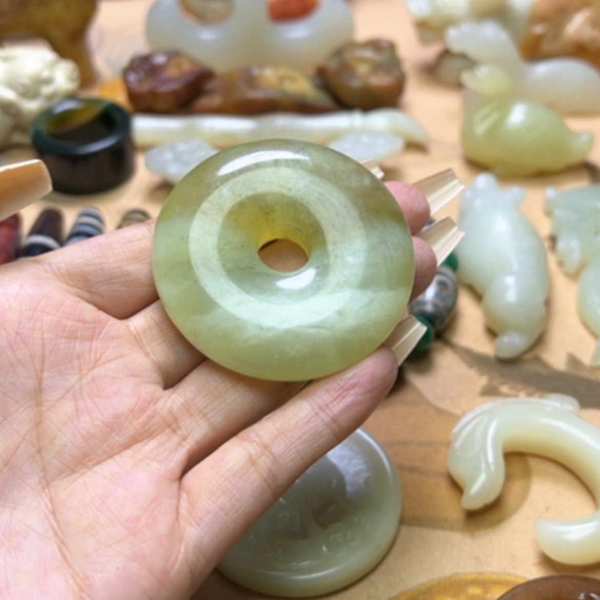 【闪购商品】蛇纹石玉颈饰未镶嵌