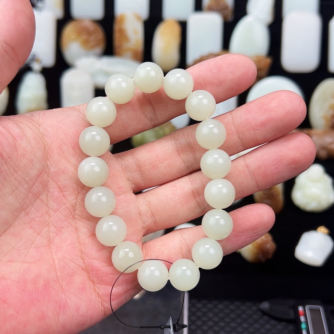 和田玉颈饰未镶嵌