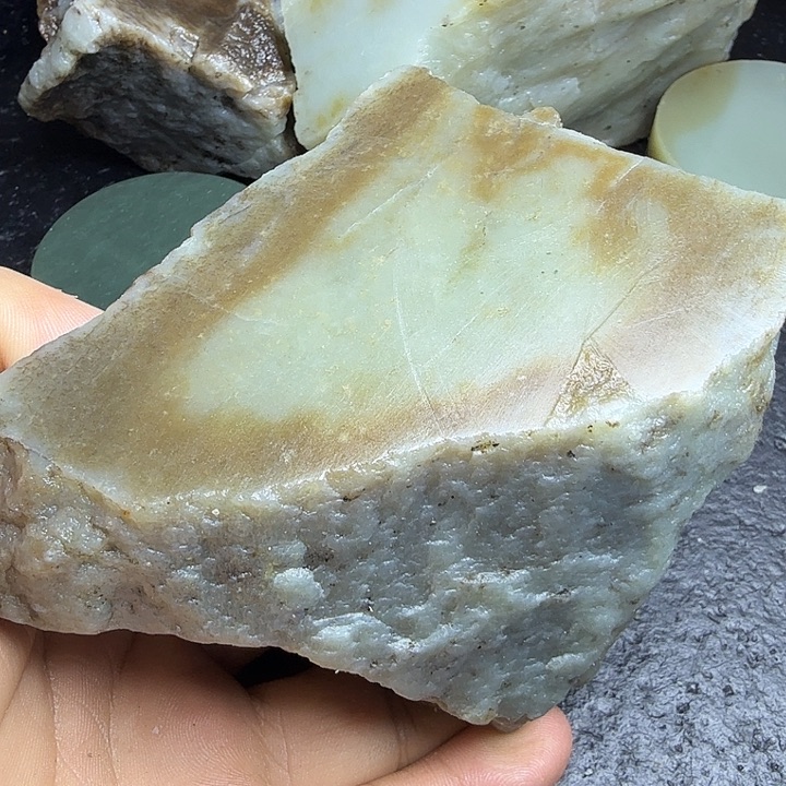 和田玉（糖玉）未镶嵌珠宝奇石