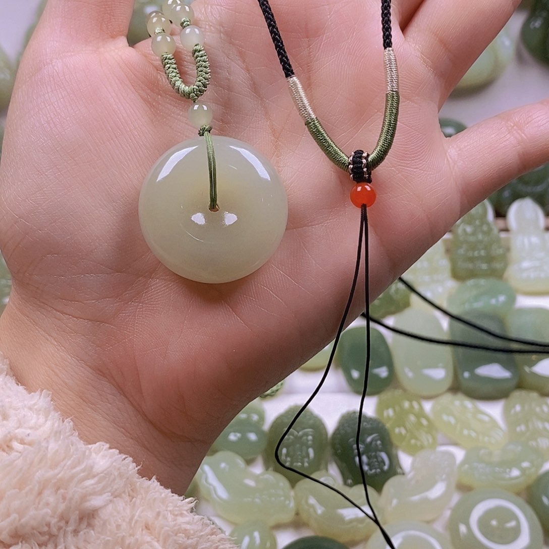 ල***࿐和田玉未镶嵌颈饰