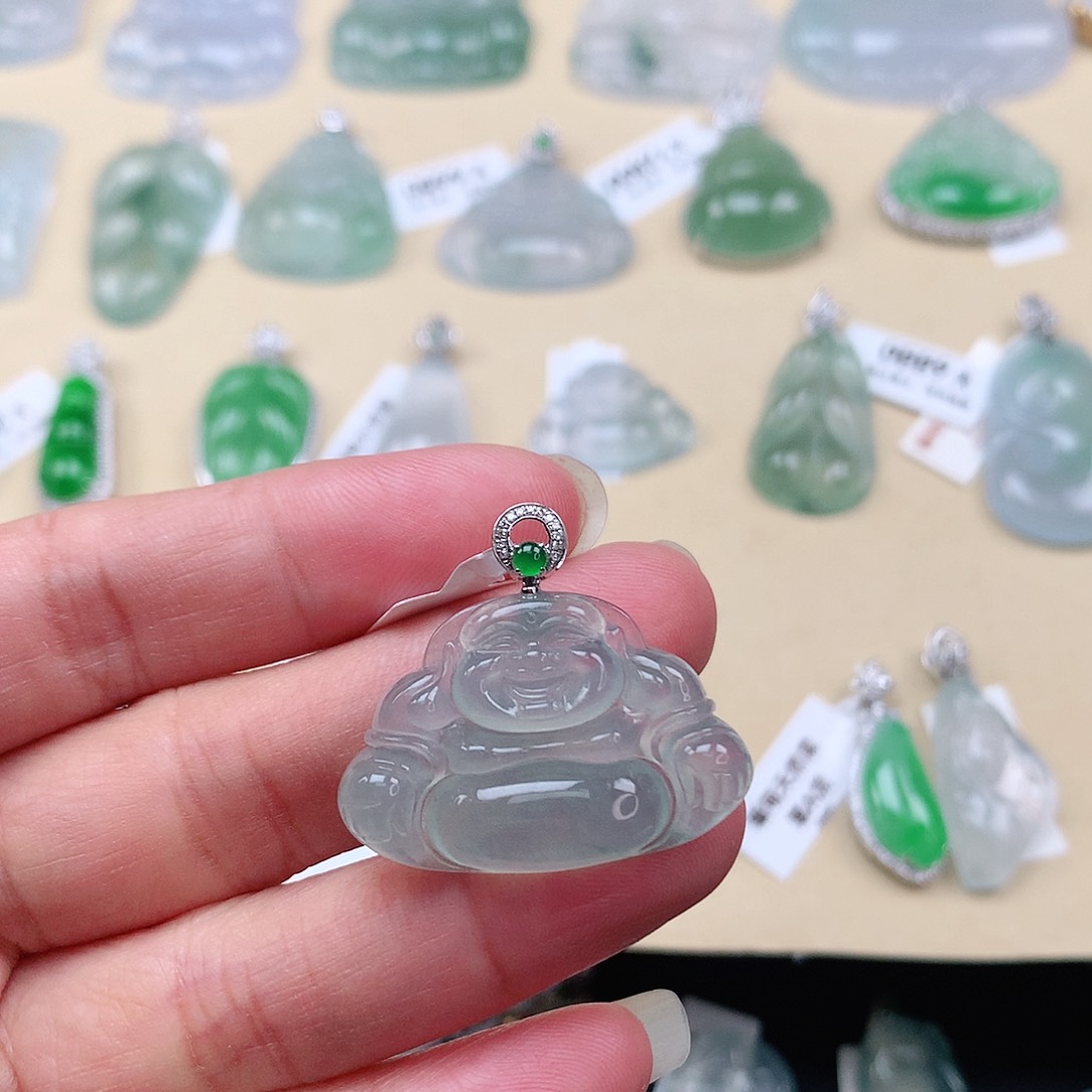 翡翠颈饰18K金镶嵌佛公