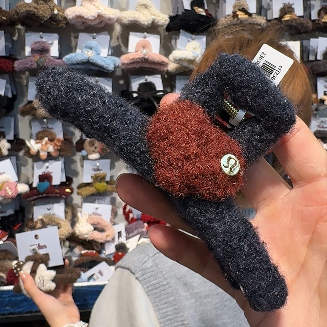 布艺非金属米深灰色抓夹爱心