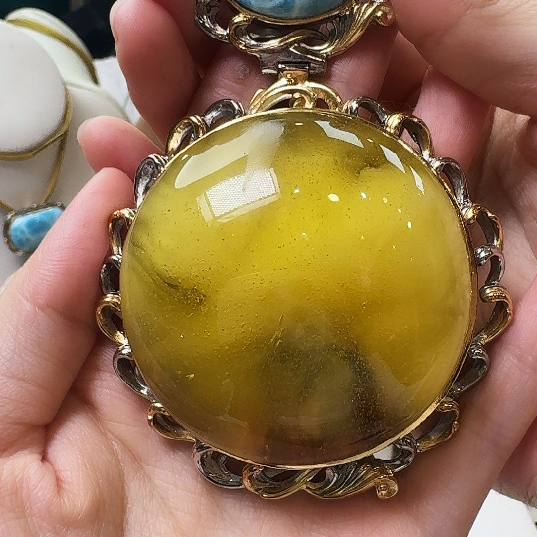 会***猫琥珀未镶嵌颈饰吊坠