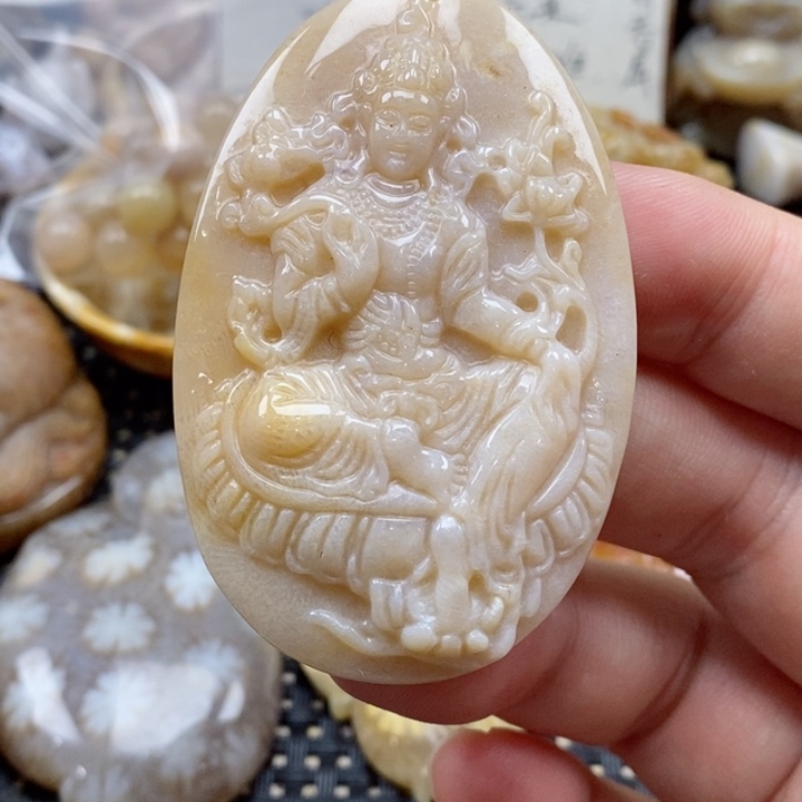 石英质玉颈饰未镶嵌