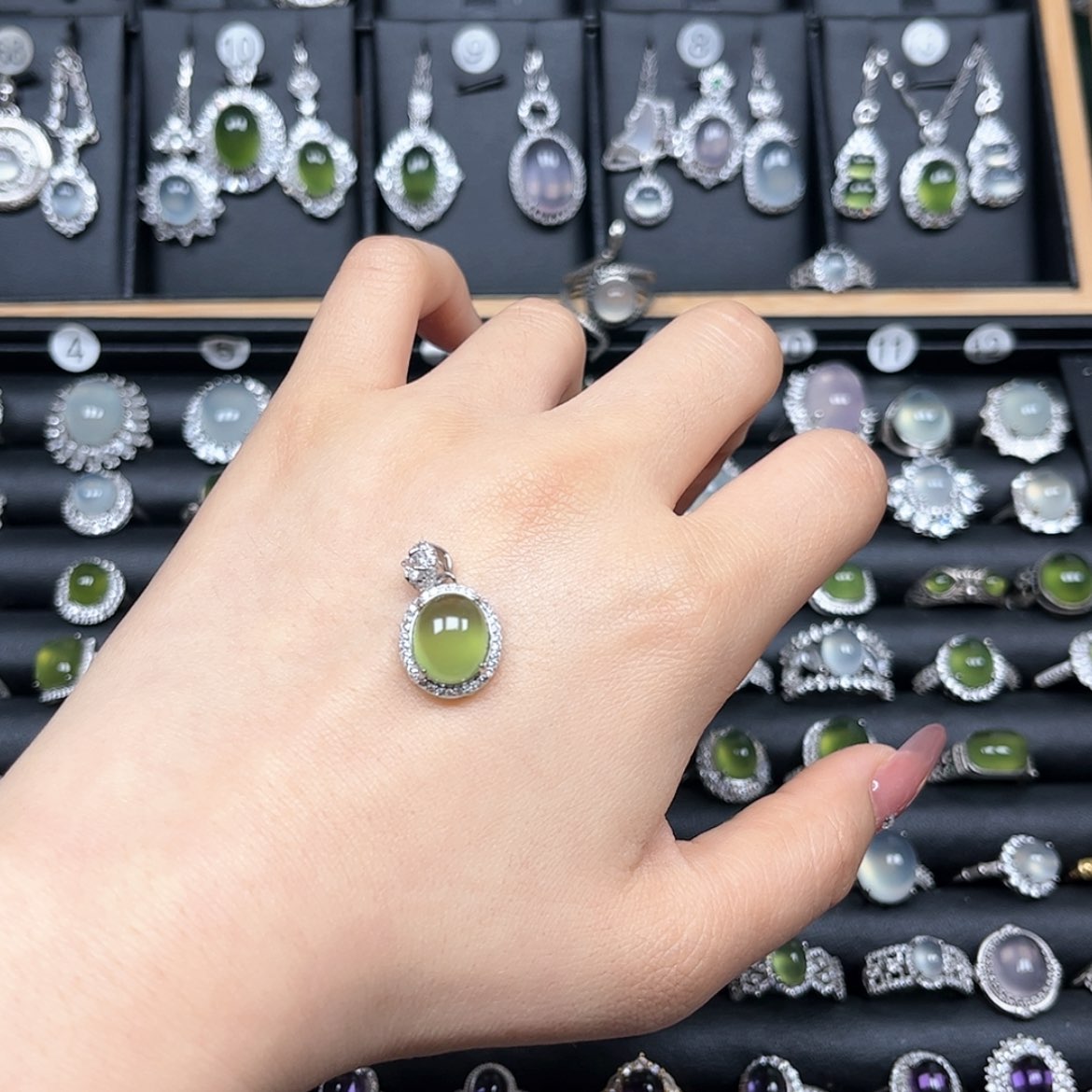 【闪购商品】岫玉银S925镶嵌颈饰伊****主