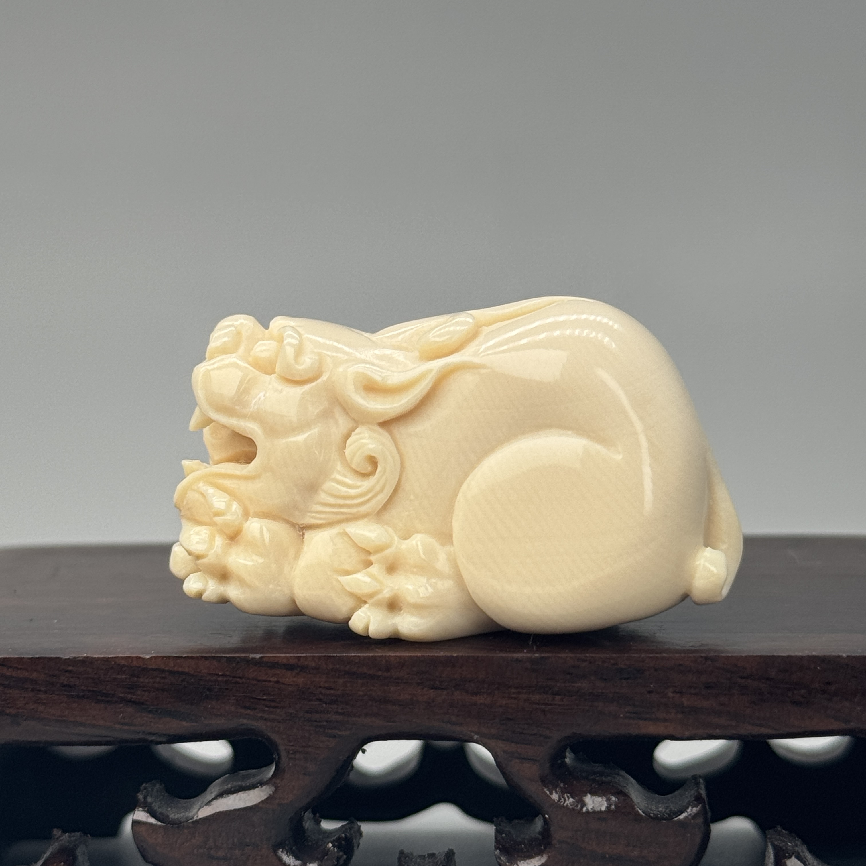 DEZHI/德志约38*22*17mm貔貅把件14.9g猛犸牙K564