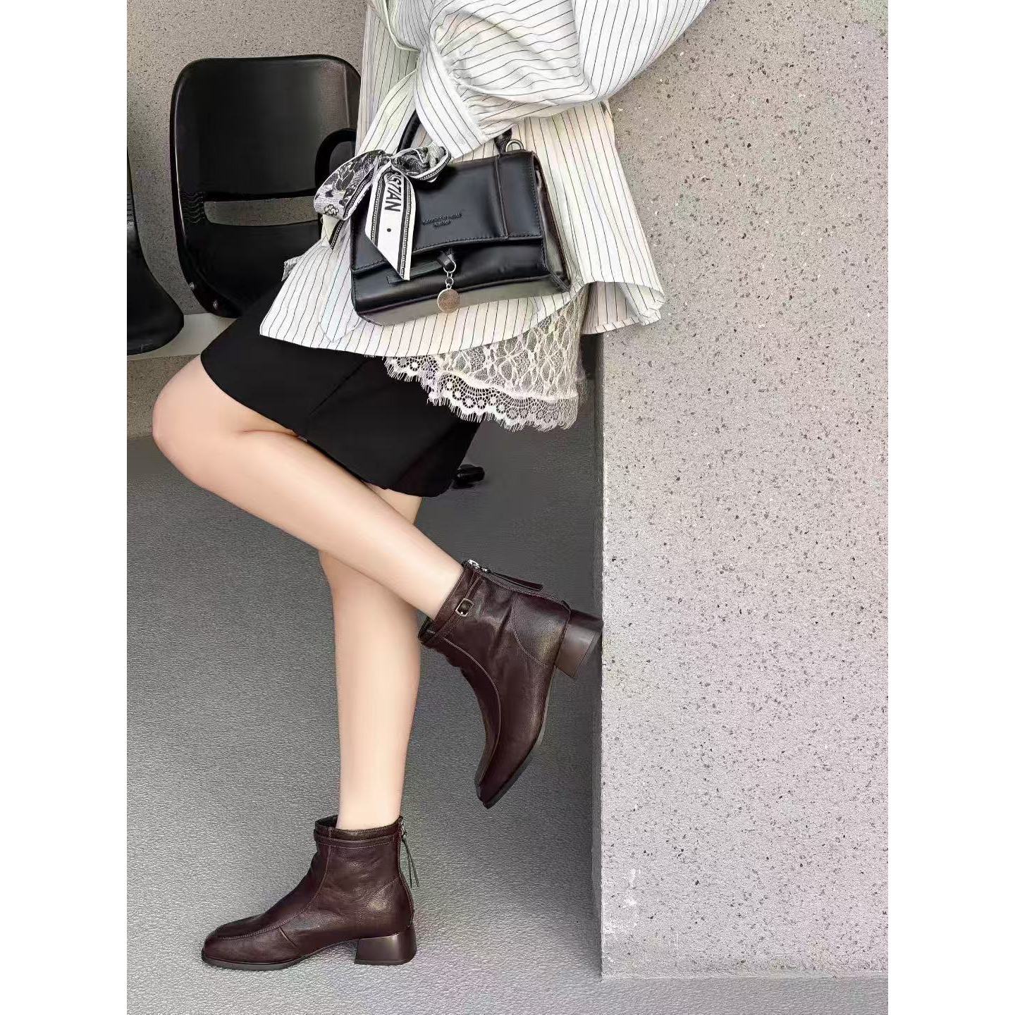 9235新款后拉链边扣舒适百搭软底时尚矮跟马丁靴