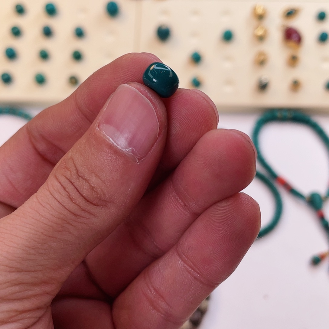 绿松石颈饰未镶嵌